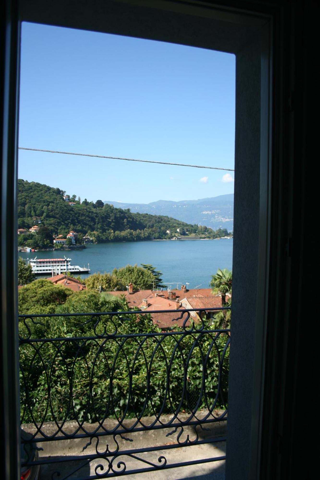 Appartamenti I Fiori Del Lago Laveno Exterior foto
