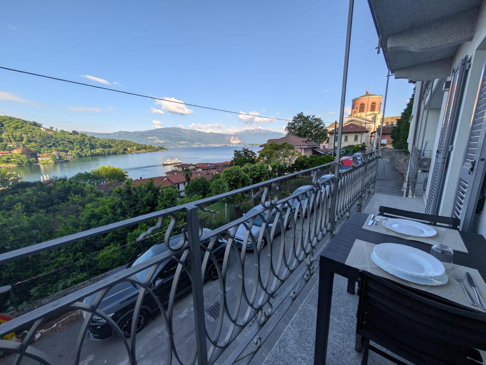 Appartamenti I Fiori Del Lago Laveno Exterior foto